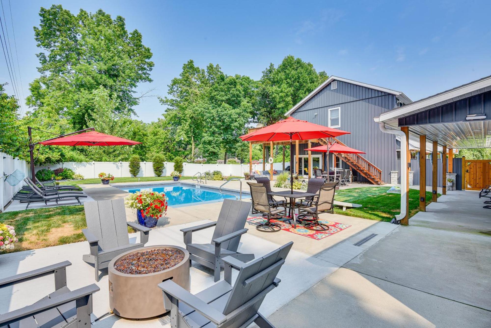 Benton Harbor Apt With Balcony And Shared Fire Pit Εξωτερικό φωτογραφία